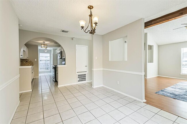 Building Photo - 5523 Bridge Forest Dr