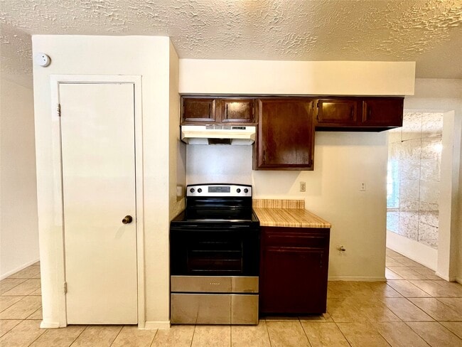 Building Photo - 4502 Mossygate Dr