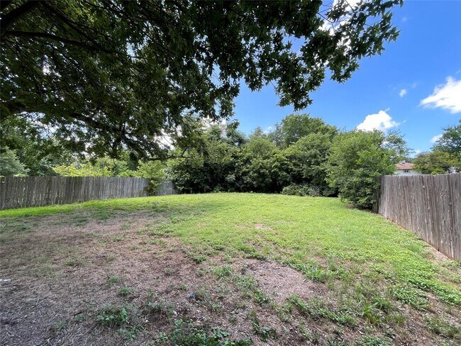 Building Photo - 2507 Sweet Clover Dr