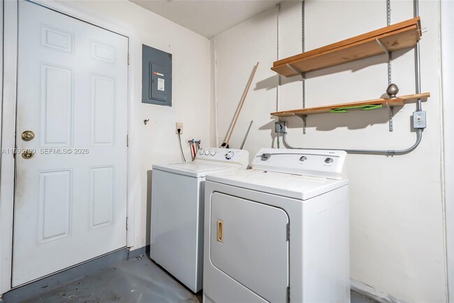 Building Photo - 1005 SW 18th St