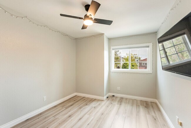 Building Photo - 13960 Carmel Ridge Rd