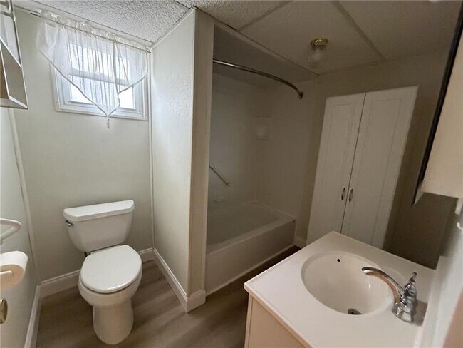 Building Photo - 820 Jacoby Rd