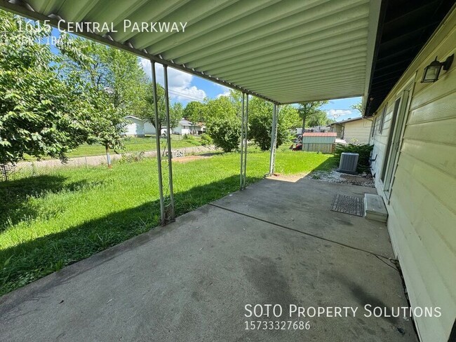 Building Photo - 1615 Central Pkwy