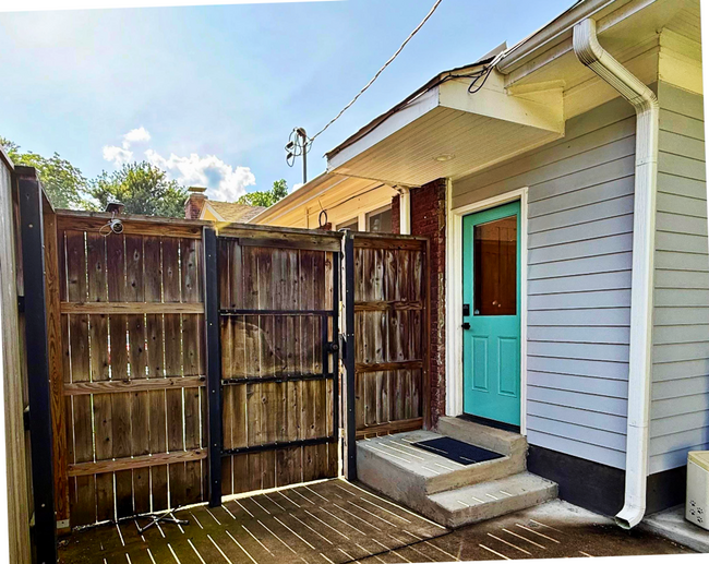 Building Photo - Beautifully Updated Historic Home in Midto...