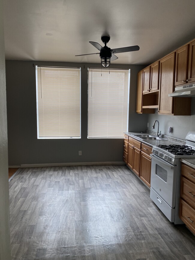 Building Photo - 6009