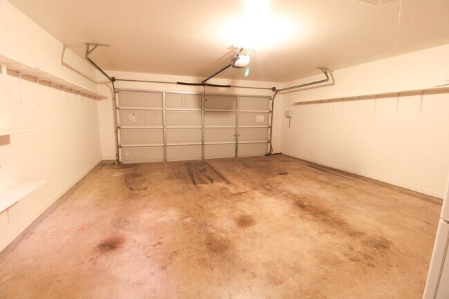 Building Photo - 121 Antler Cir