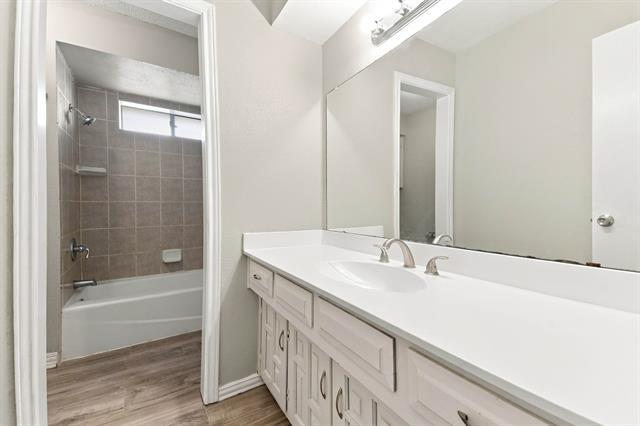 Building Photo - 2865 Meadowbrook Dr
