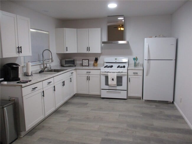 Building Photo - 549 Ramar Rd
