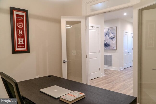 Building Photo - 102 St Ives Pl