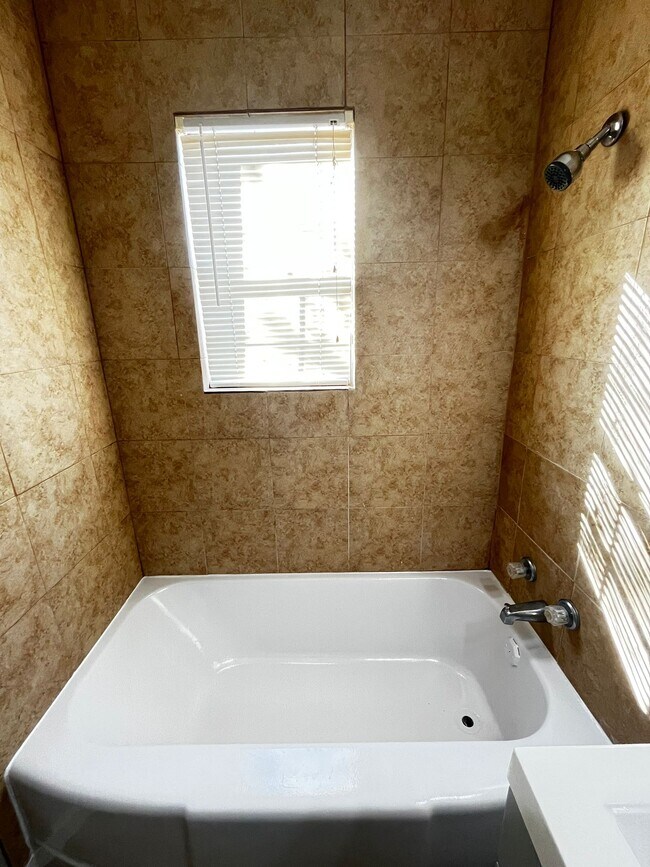 Building Photo - 2618 NW 26th St