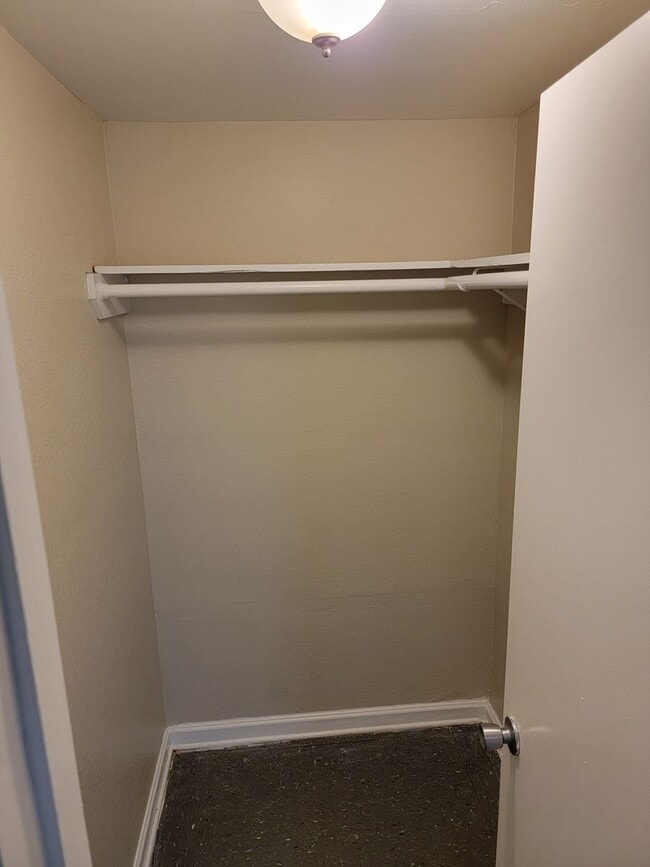 Building Photo - 925-927 Flood St