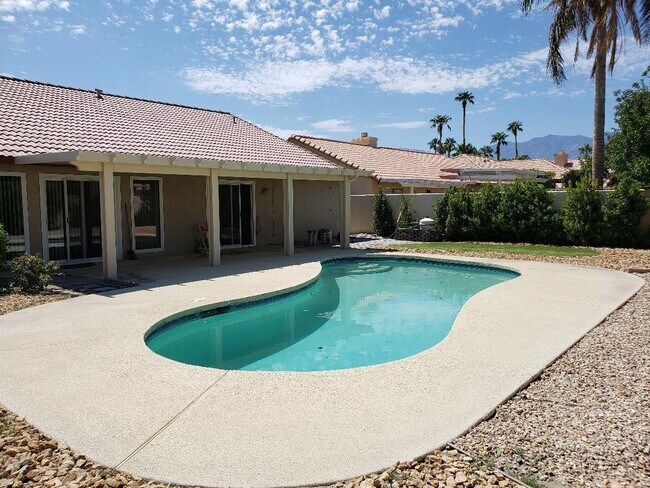 Building Photo - 68412 Descanso Cir