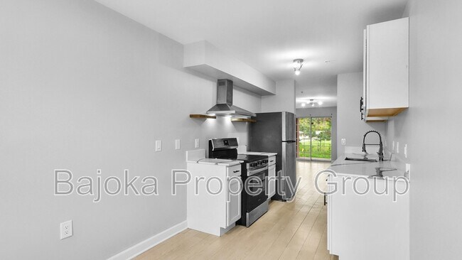 Building Photo - 4434 Trumbull St