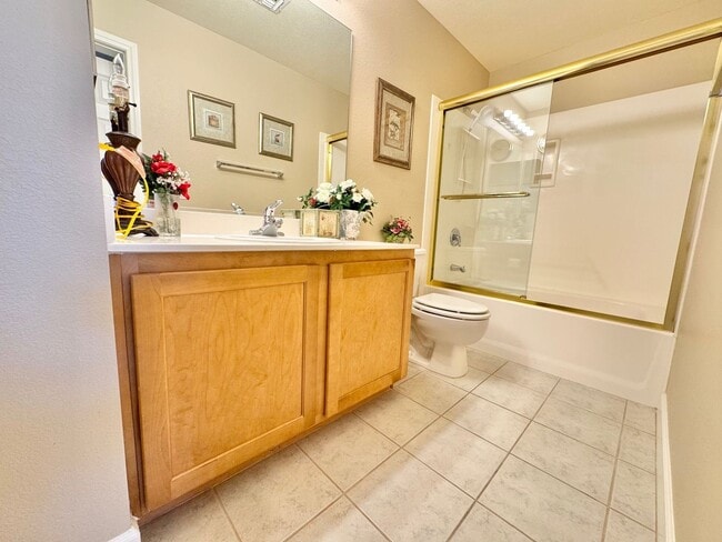 Building Photo - Modern condo with resort-style living in South Las Vegas