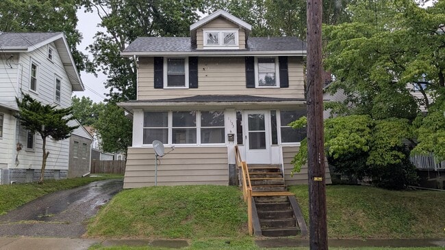 Primary Photo - Charming 3-bedroom, 1-bathroom home locate...