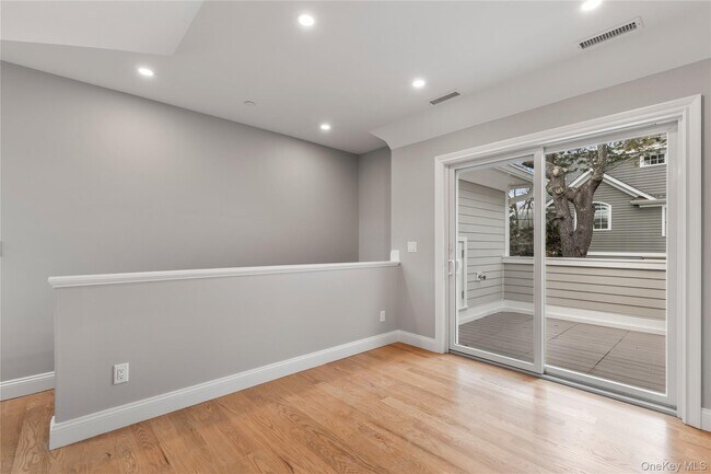 Building Photo - 280 Purchase St