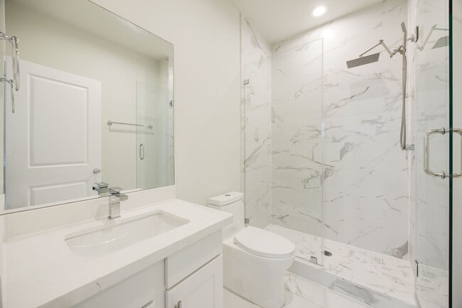 Building Photo - 6302 Chelsea Falls Ln