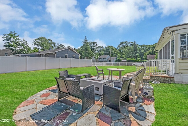 Building Photo - 410 Wells Ave