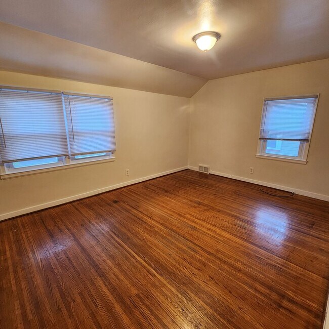 Building Photo - Cute 2/3 Bedroom Single Family House Available Soon