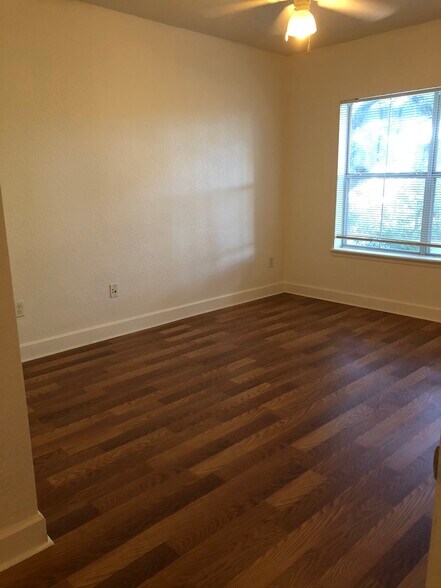 Front view of bedroom - 304 E South St