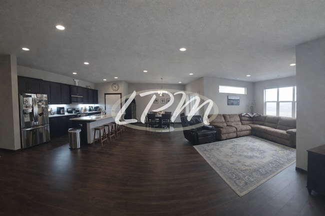 Building Photo - Spacious Open-Concept Single-Level Home