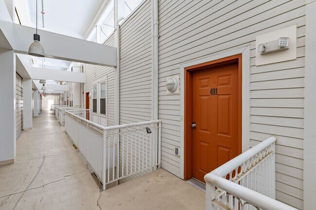 Building Photo - For Rent in Norfolk!