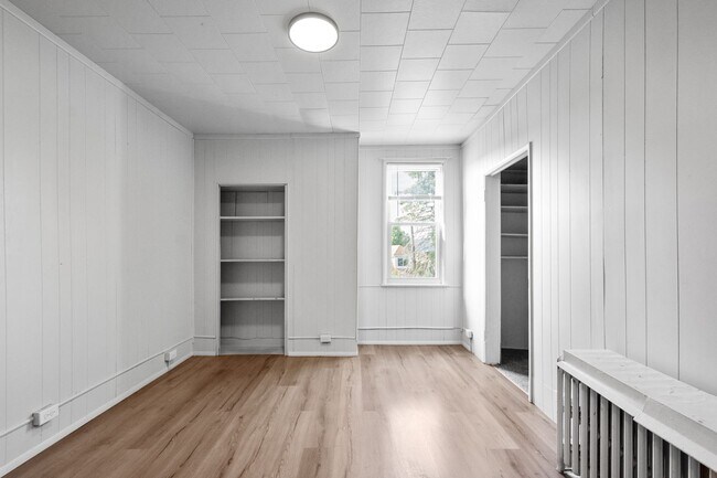 Building Photo - Beautiful 3 bedroom in McKees Rocks availa...