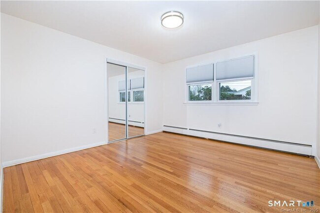 Building Photo - 129 W Ridge Dr