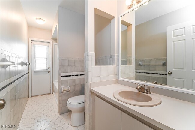 Building Photo - 17609 Brentwood Ct