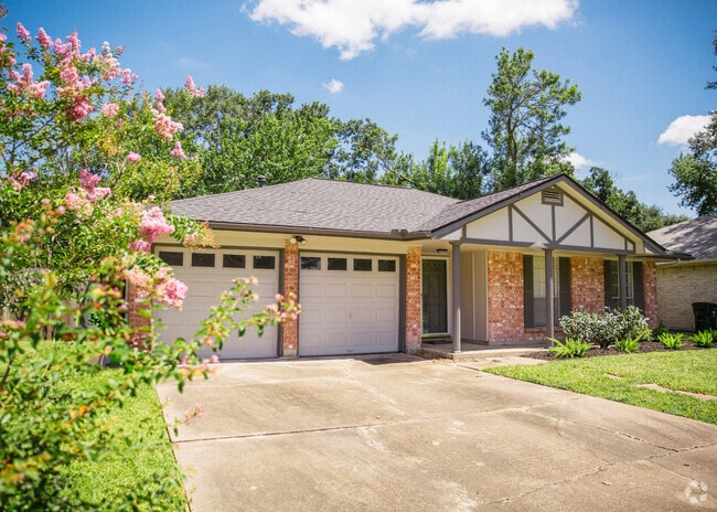Building Photo - 13602 Fernhill Dr