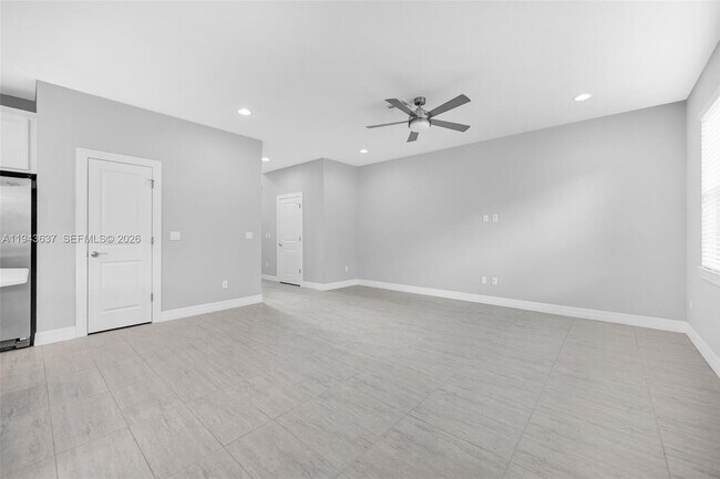 Building Photo - 964 Banyan Dr