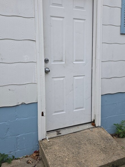 Building Photo - 1818 E Clay St