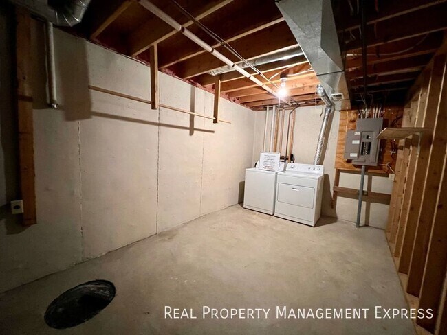 Building Photo - Beautiful 3 Bed 2 Bath House in West Sioux...