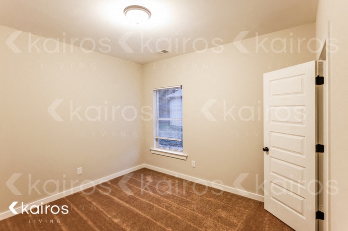 Building Photo - 611 White Oak Cir