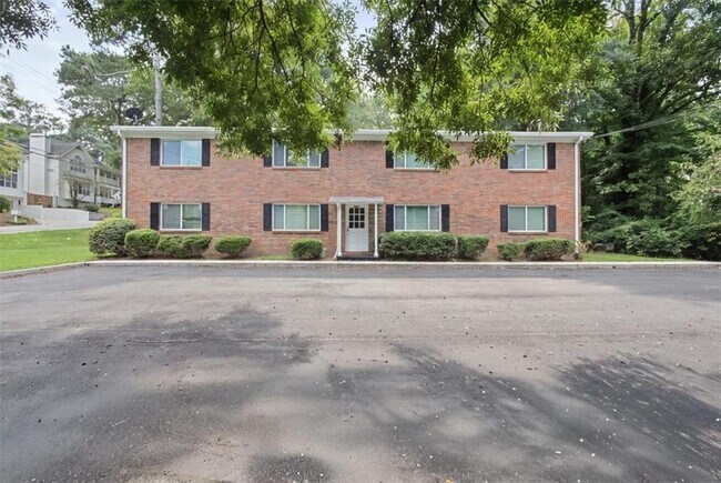 Building Photo - 2430 Coosawattee Dr NE