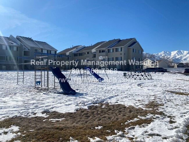 Building Photo - Move In Special!  1/2 Off First Months Ren...