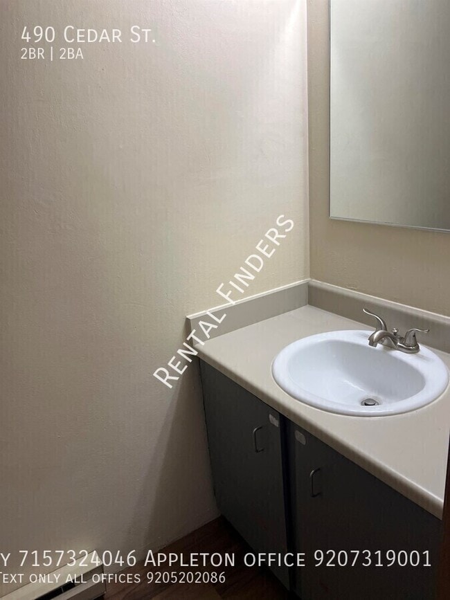 Building Photo - 490 Cedar St