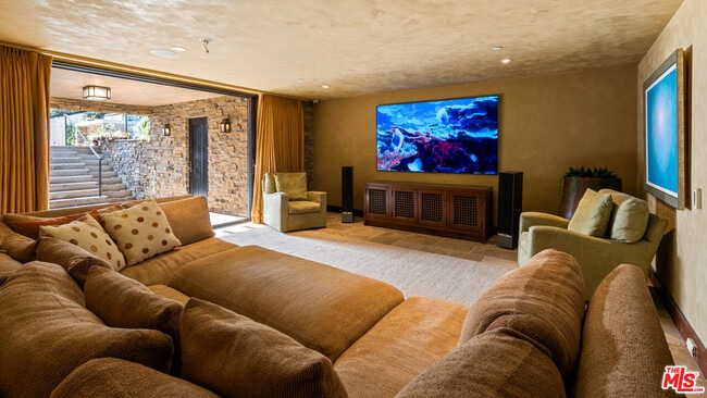 Building Photo - 964 Palisades Beach Rd