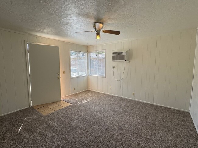 Building Photo - One Bedroom Apartment In Garden Acres Area