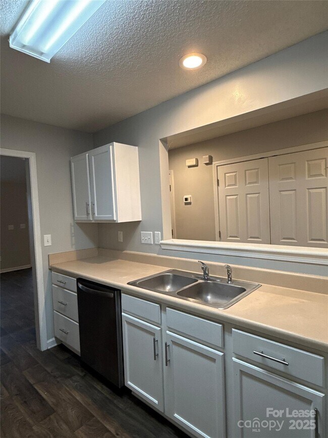 Building Photo - 6018 Patric Alan Ct