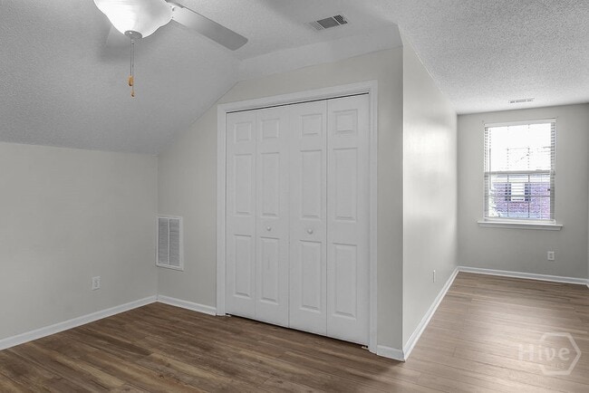 Building Photo - 201 Foxbury Square