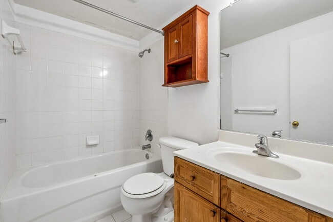 Building Photo - Charming and updated single-family home in a convenient Woodbridge location!