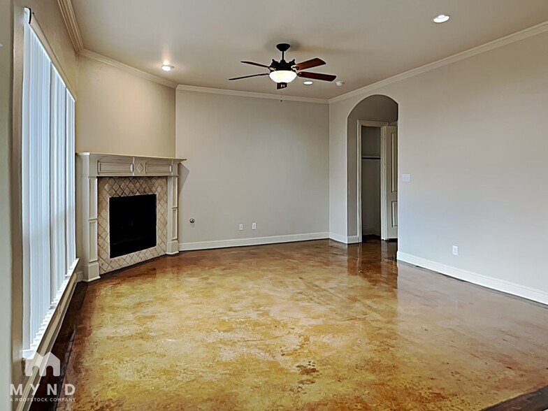 Building Photo - 2204 Apollonia Ln