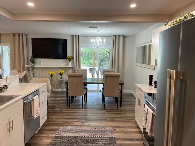 Dining area - 208 Twin Lakes Ln