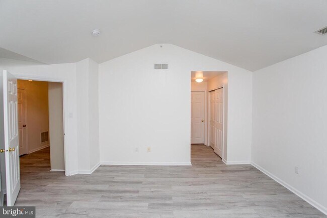 Building Photo - 1108 Julian Dr W
