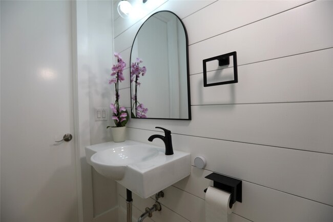 Building Photo - 1608 Patterson St