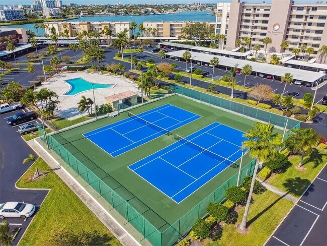 Building Photo - 7400 Sun Island Dr S
