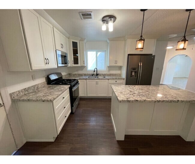 Building Photo - 1627 W 13th St