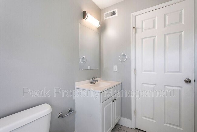 Building Photo - 1618 Maury St