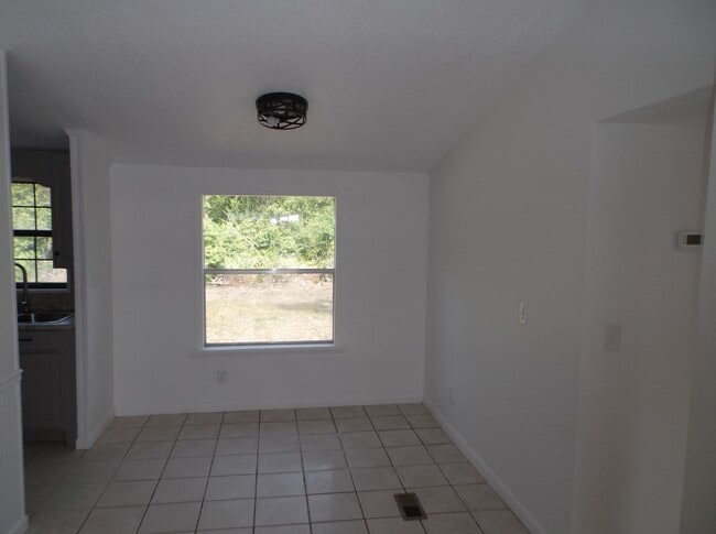 Building Photo - 808 Penny Pl